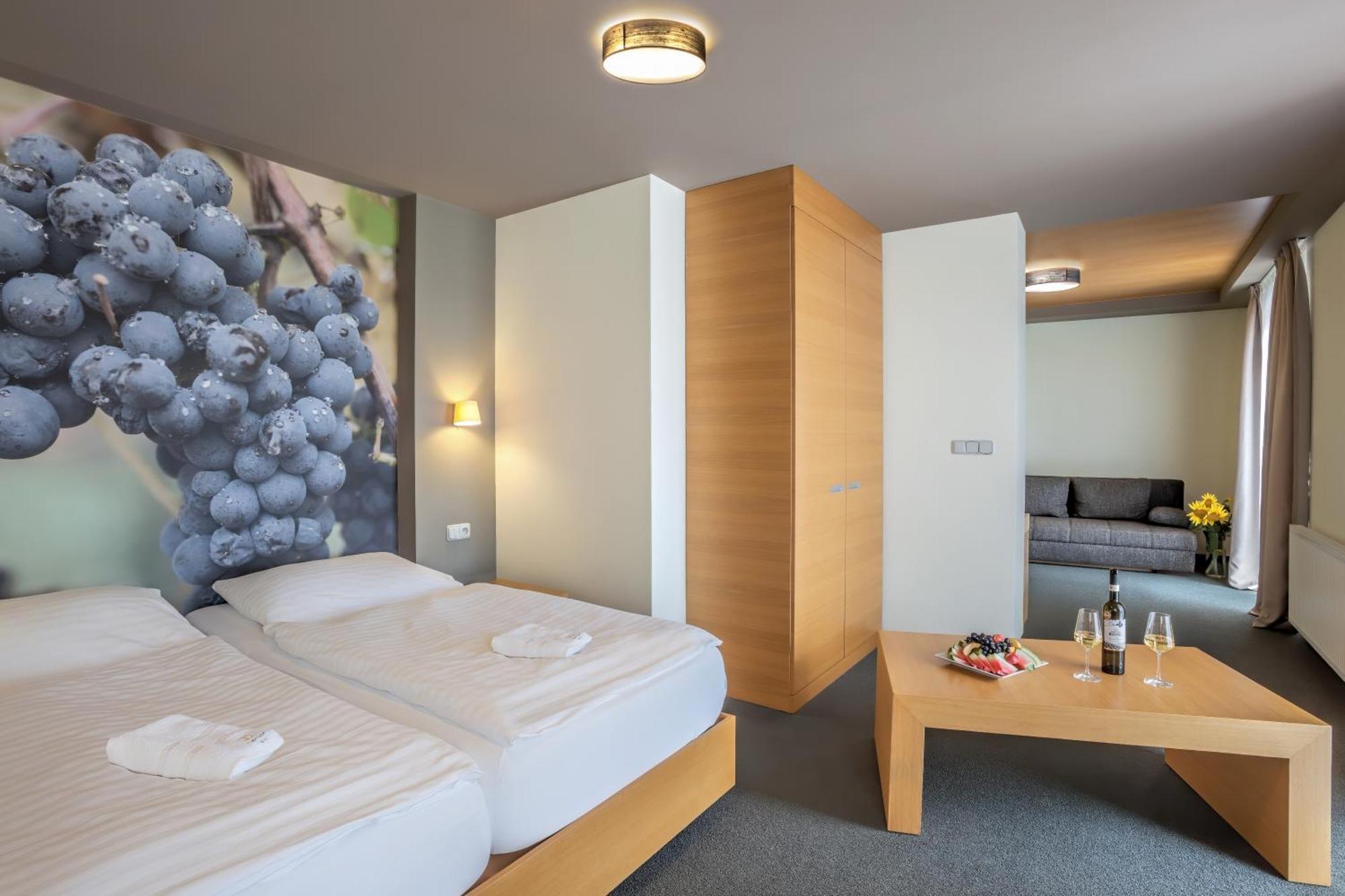Hotel Lidovy Dum Bzenec Dış mekan fotoğraf