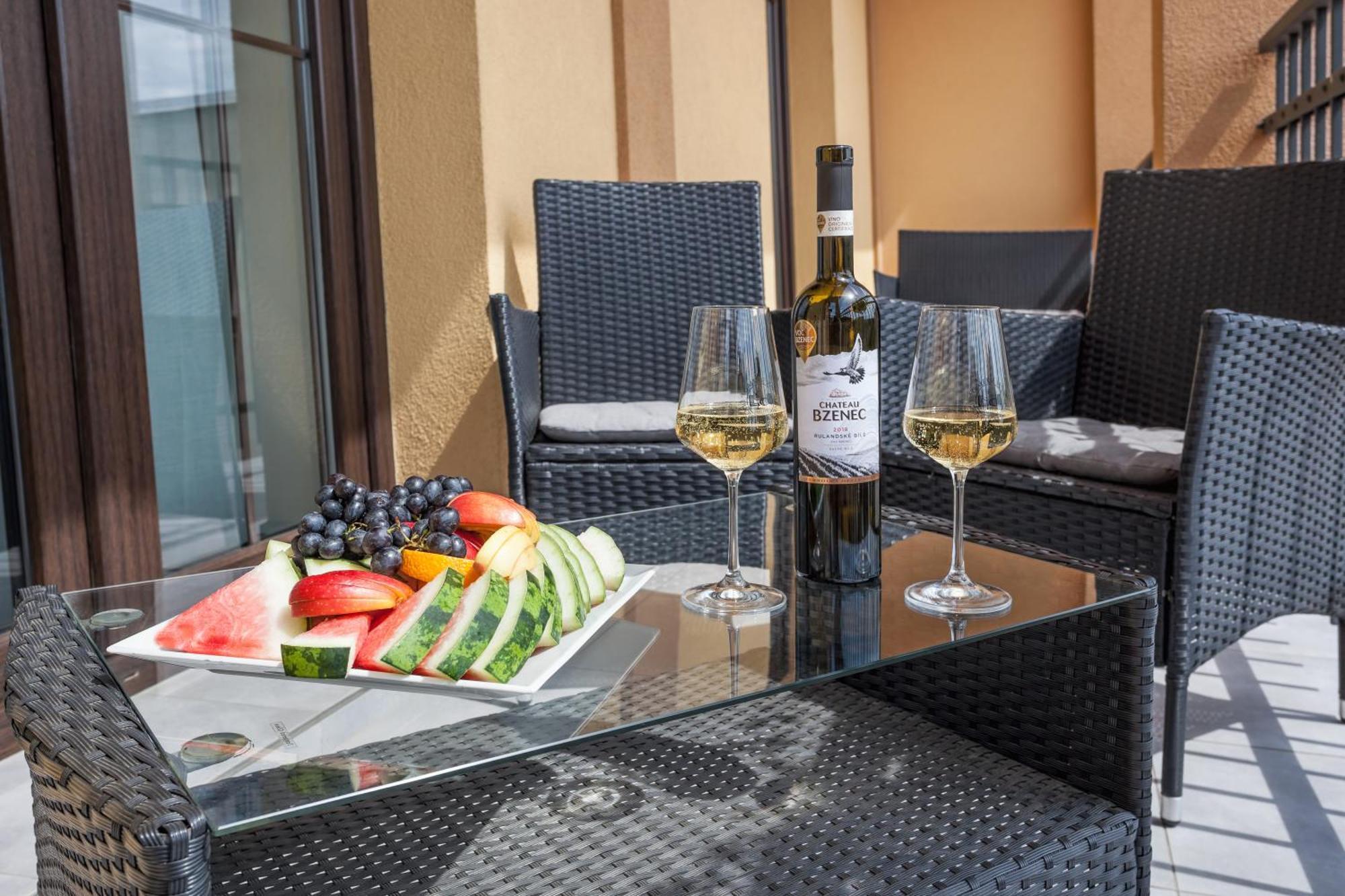 Hotel Lidovy Dum Bzenec Dış mekan fotoğraf