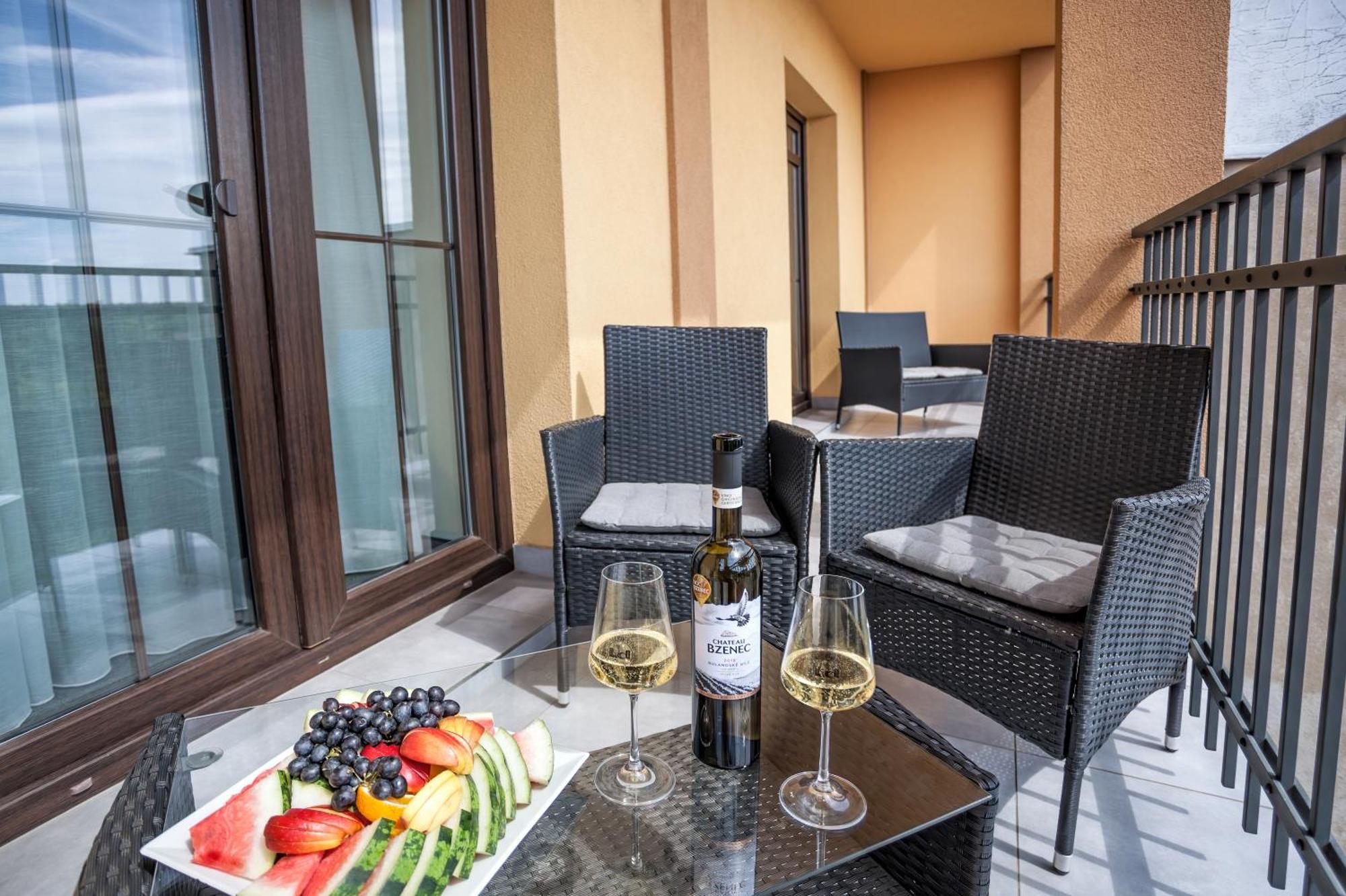 Hotel Lidovy Dum Bzenec Dış mekan fotoğraf