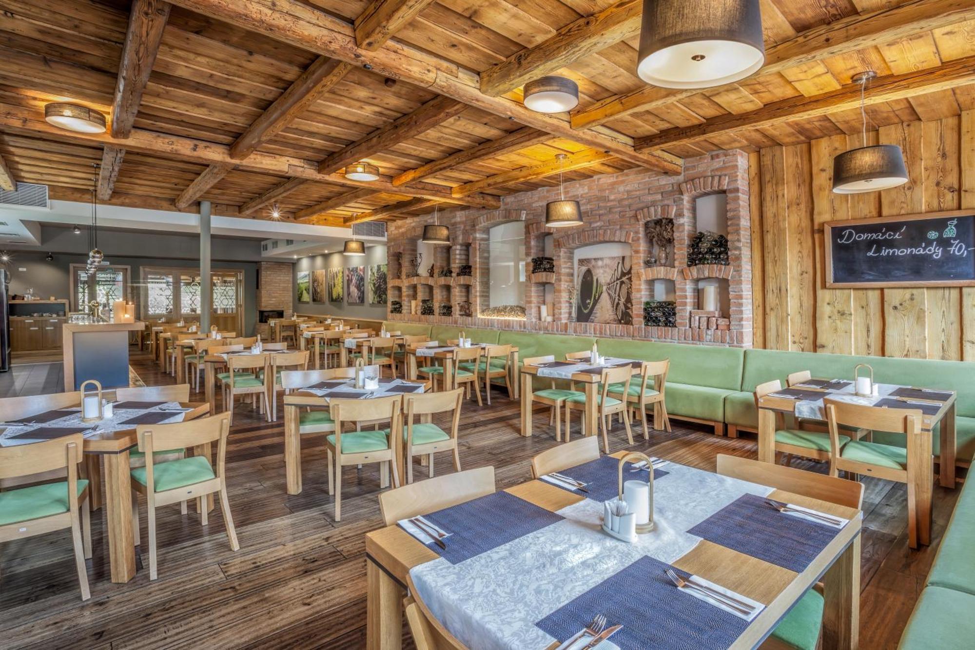 Hotel Lidovy Dum Bzenec Dış mekan fotoğraf