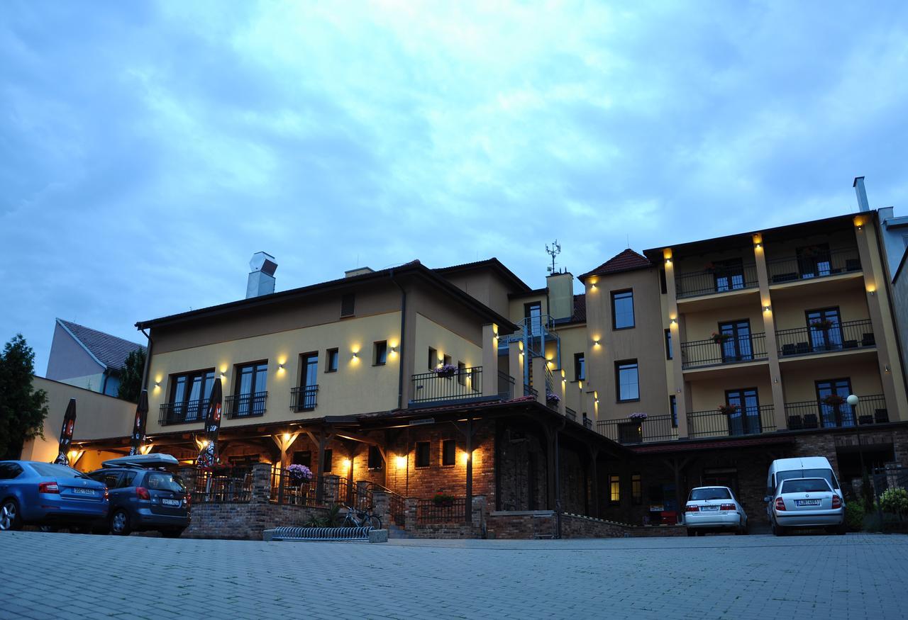 Hotel Lidovy Dum Bzenec Dış mekan fotoğraf