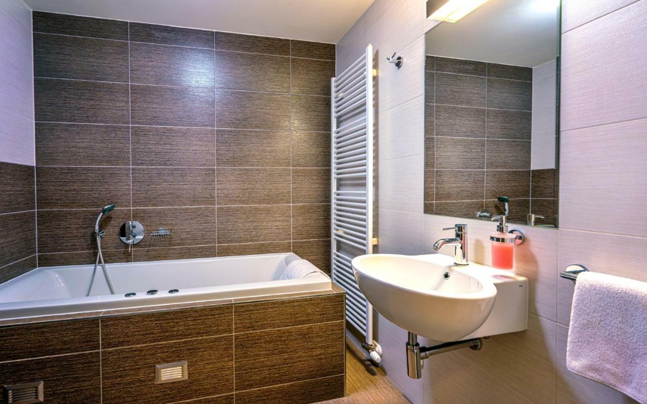 Hotel Lidovy Dum Bzenec Dış mekan fotoğraf